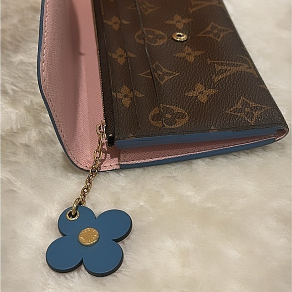 Authentic Louis Vuitton Bloom Flower Wallet✨ - Picture 5 of 16